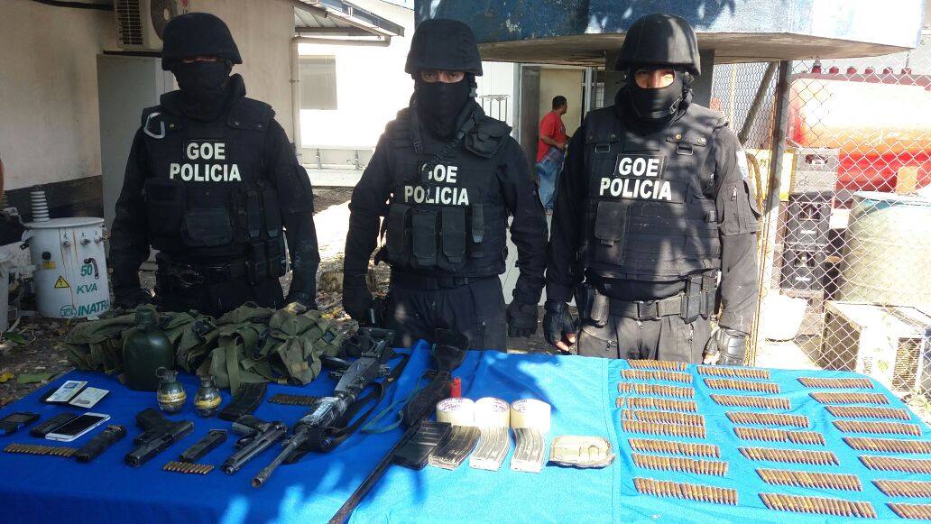 Cinco personas detenidas y el decomiso de un arsenal de armas de grueso calibre, dejo el operativo “Fortaleza 59” realizado por la Policía Nacional en la zona fronteriza de Sucumbíos
