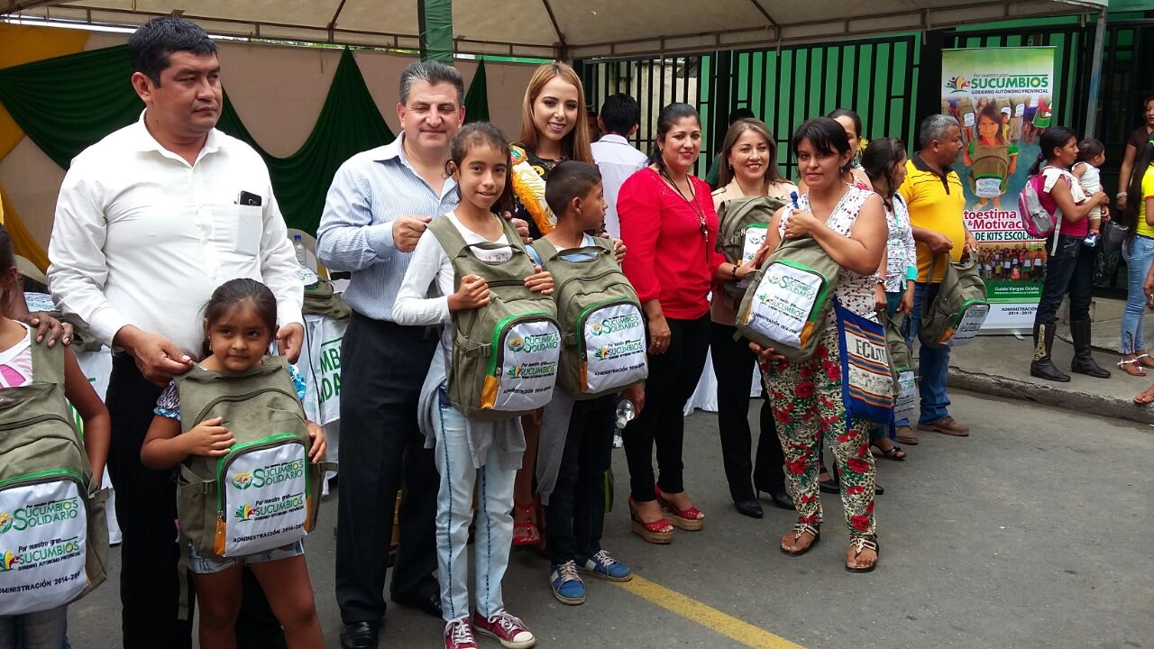 Al iniciar el año lectivo 2017-2018, cerca de 500 niños y niñas de escasos recursos económicos de varias comunidades de la provincia de Sucumbíos, recibieron kits escolares y mochilas