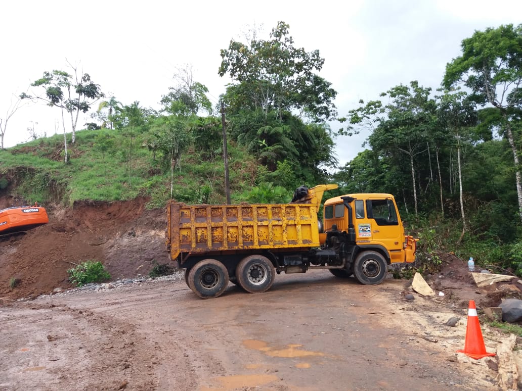 Habitantes de las comunidades Dashino y Panduyaku, pertenecientes al cantón Gonzalo Pizarro, exigen el asfaltado de los 9 kilómetros de vía