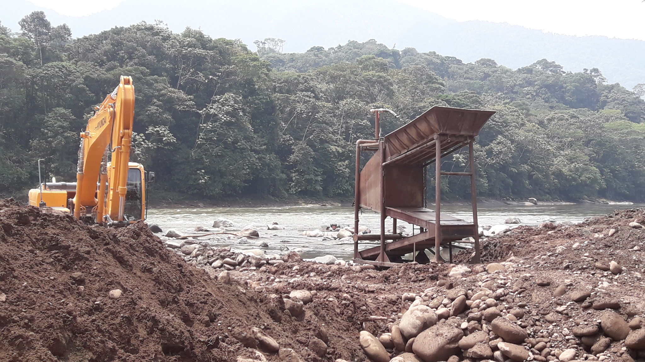 Comunidades y organizaciones indígenas se unen para denunciar nuevas concesiones mineras en la cabecera del rio Aguarico